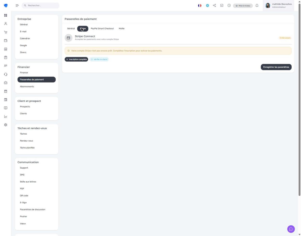 Page de configuration Stripe Connect dans les paramètres des passerelles de paiement de Djaboo avec boutons Inscription complète et Vérifier le statut